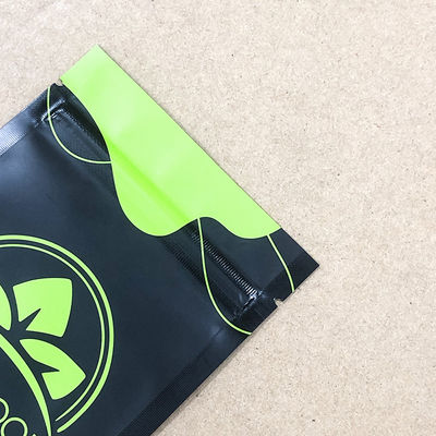 Imballaggi certificati a prova di bambini disponibili in sacchetti in piedi e piatti con una varietà di film e strutture