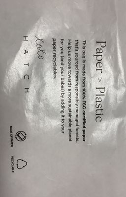 Imballaggi eco-chic con sacchetti di carta biodegradabili personalizzati con marchi vivaci