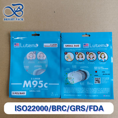 Sacchetto sigillato multistrato con finestra trasparente per confezionamento di maschere, per uso farmaceutico e sterilizzabile.