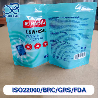 CMYK ad alta risoluzione e stampa digitale con sacchetti per confezionamento di baccelli da bucato.